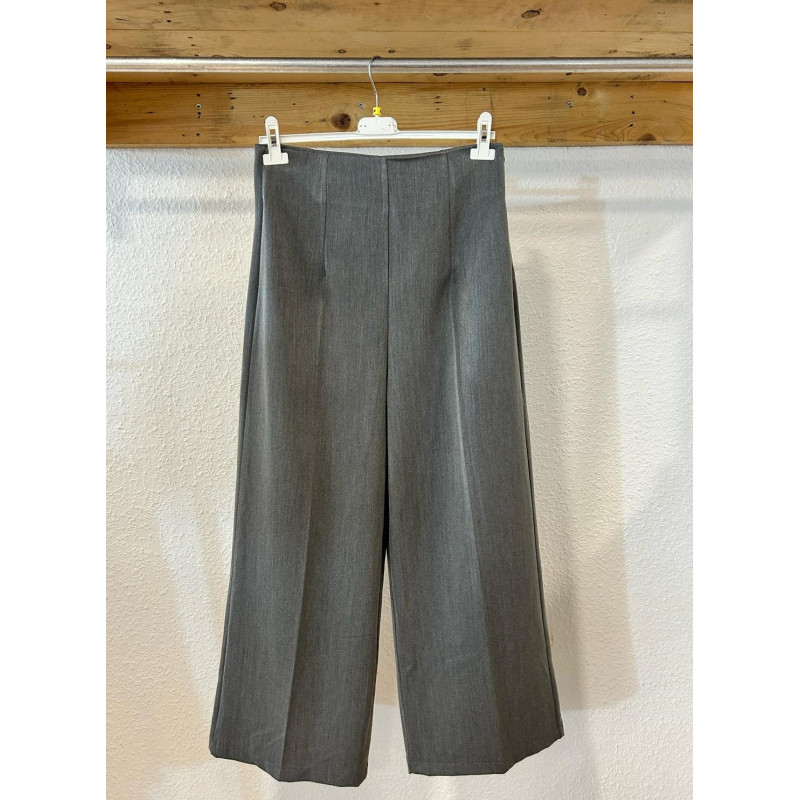 PANTALÓN CROPPED GRIS