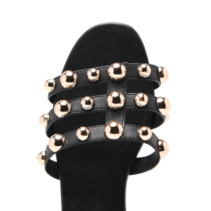 SANDALIAS CON TACHAS SANDALIAS CON TACHAS