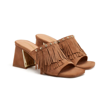 SANDALIAS CON TACHAS